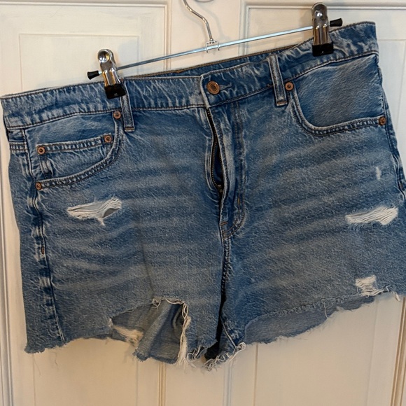 American Eagle Outfitters Pants - American eagle 90s boyfriend Casual Blue Distressed Jean Shorts size 12